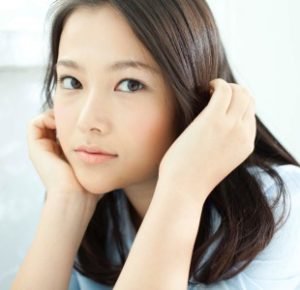 行列の草刈麻有が可愛い!不仲な俳優Kやアゴ整形画像と結婚や彼氏は?
